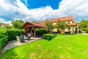 Venkovní posezení s grilem|Třeboňské Apartmány